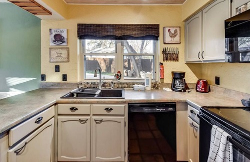 Bedford House | Charming 4BR home - Perfect for the Whole Family!