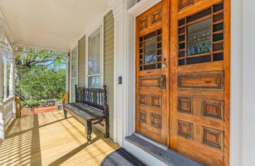 Mystic House | Charming 4BR Victorian Mystic Downtown