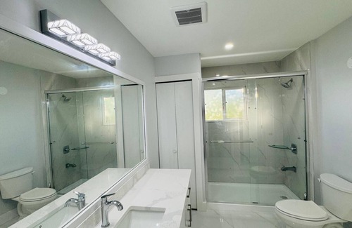 Langley Other | Charming 5-bedroom house in Langley Township with WiFi, AC