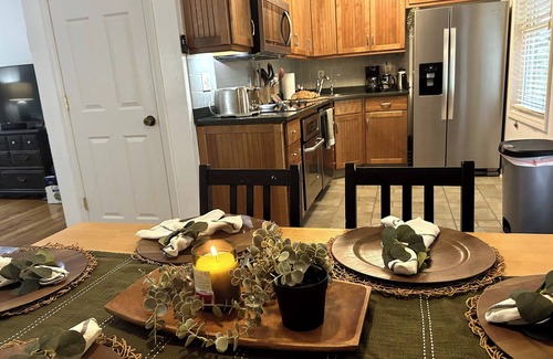 Terrace Lake Gardens House | Charming 5-Bed Home inKC - Perfect4Long-term Stays