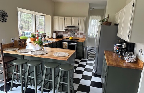 Rochester House | Charming 5 bedroom house in marvelous Rochester Hills with fitness room, WiFi