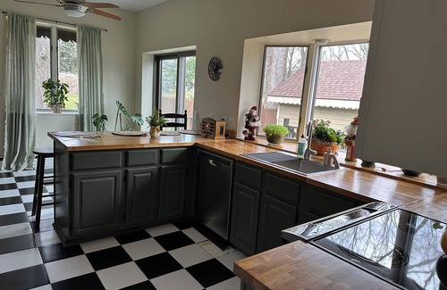 Rochester House | Charming 5 bedroom house in marvelous Rochester Hills with fitness room, WiFi