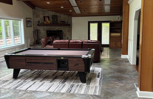 Wilmington House | Charming 5-bedroom house in Chimney Hill near Mount Snow