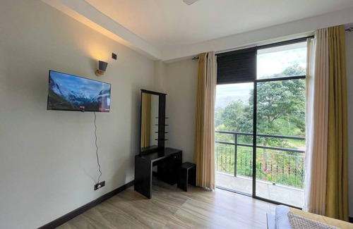 Kandy Hotel | Charming 5-bedroom hotel with WiFi, AC in lovely Kandy