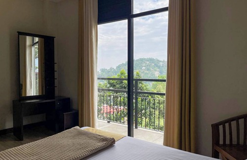Kandy Hotel | Charming 5-bedroom hotel with WiFi, AC in lovely Kandy