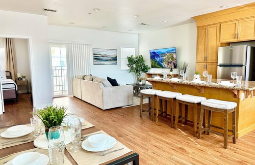 Fullerton House | Charming 5-bedroom townhome with WiFi and AC in delightful Placentia
