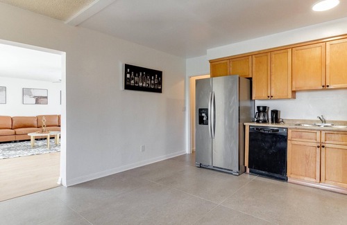 Granada Hills North House | Charming 5 Bedroom Granada Hills House with Pool