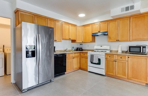 Granada Hills North House | Charming 5 Bedroom Granada Hills House with Pool