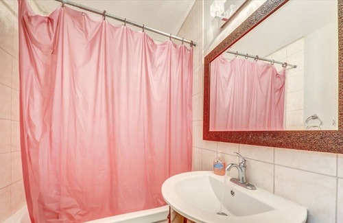Kirkfield Cottage | charming 5 br cottage,hotub,lake acess