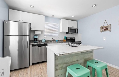 Marathon House | Charming 55' Waterfront Paradise, Fishers Dream, Bring Your Boat & Enjoy.