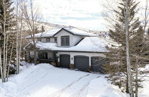 Edwards House | Charming 5BD Mountain Estate Perfect for Families