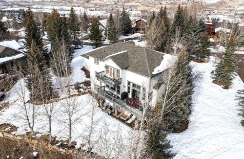 Edwards House | Charming 5BD Mountain Estate Perfect for Families