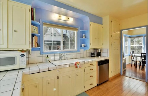 Mount Shasta House | Charming 5BR Home in a Great Downtown Location