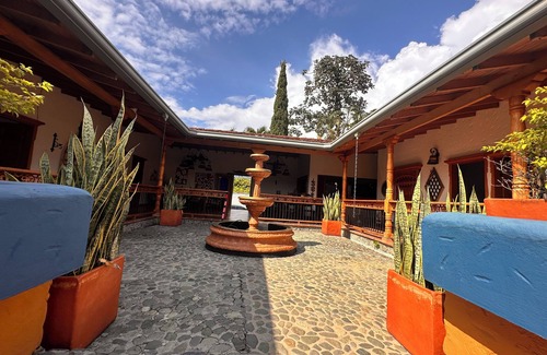 San Jeronimo Cabin | Charming 6-bedroom cabin with AC and WiFi in San Jerónimo