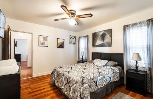 Milwaukee House | Charming 6BR Home in Milwaukees Historic District