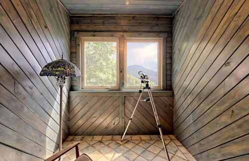 Dillard Cabin | Charming 8-bedroom cabin in marvelous Sky Valley