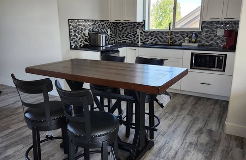Twin Falls County Apartment | Charming 825 square foot Studio Loft apartment in Kimberly with WiFi, AC