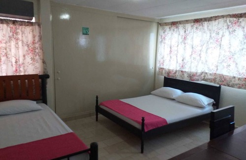 El Rodadero Hotel | Charming! 9 Bedroom hostel. Close to the beach