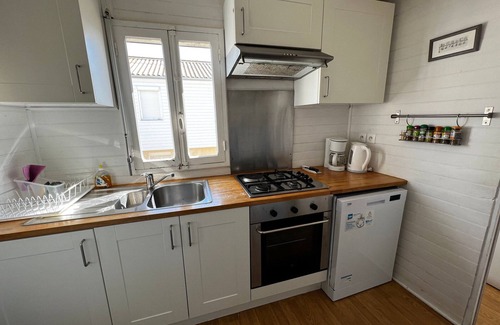 Gruissan Plage Ski Chalet | Charming 9-Person Chalet with Terrace Near Beach in Gruissan