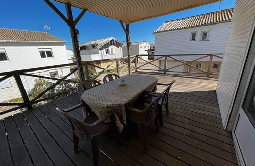 Gruissan Plage Ski Chalet | Charming 9-Person Chalet with Terrace Near Beach in Gruissan