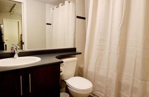 Crosstown Apartment | Charming Abode Downtown Vancouver