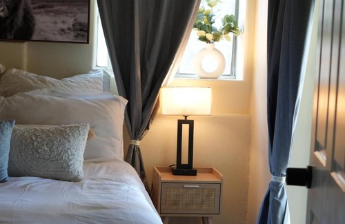 Los Angeles Apartment | Charming Abode Unit