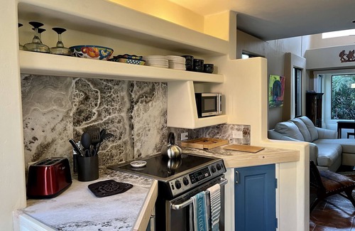 Fountain Hills House | Charming Adobe Casita! Large lot in upscale quiet neighborhood. STR 15734641