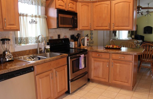 Villas House | Charming/Affordable/Gut Renovated/Fully Fenced in Yard/DOG FRIENDLY