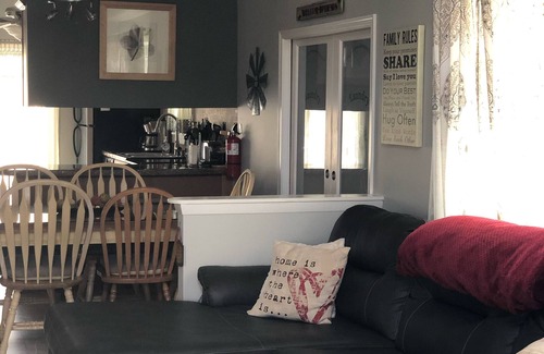Villas House | Charming/Affordable/Gut Renovated/Fully Fenced in Yard/DOG FRIENDLY
