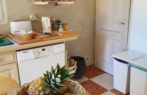 Beaucaire House | Charming air-conditioned villa with garden and swimming pool