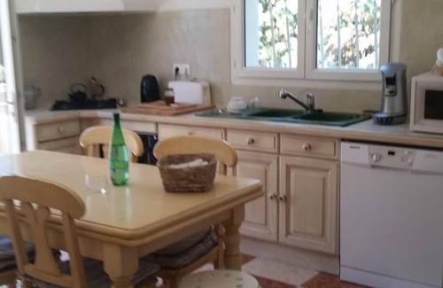 Beaucaire House | Charming air-conditioned villa with garden and swimming pool