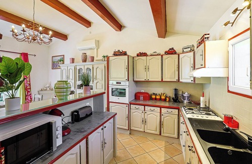 Frejus House | Charming air-conditioned house with heated swimming pool. 6/8 pers. 5 Km from beaches.