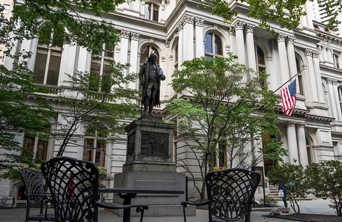 Government Center House | Charming Amenities like Juliette Balcony! Close to Boston Common & Prudential!