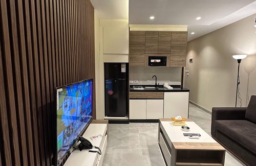 Al Swaifyeh Apartment | Charming Amman Apartment with Terrace and Parking
