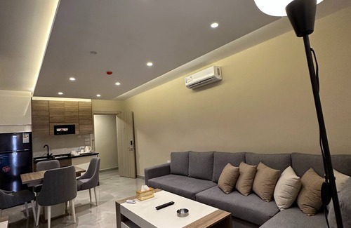 Al Swaifyeh Apartment | Charming Amman Apartment With Garden and Balcony
