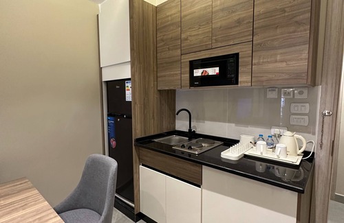 Al Swaifyeh Apartment | Charming Amman Apartment With Garden and Balcony