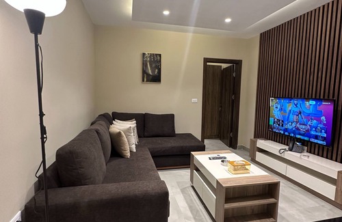 Al Swaifyeh Apartment | Charming Amman Apartment with Terrace and Parking