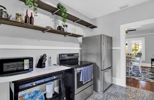 Sanford House | Charming and bright 2-bedroom bungalow in wonderful Historic Sanford