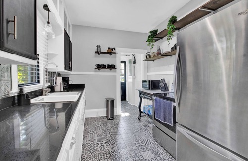 Sanford House | Charming and bright 2-bedroom bungalow in wonderful Historic Sanford