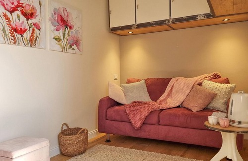 Sesto Fiorentino House | Charming and cozy vacation home with shared pool in beautiful Tuscan countryside.