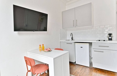 Plaisance Apartment | Charming and colorful Montparnasse apartment
