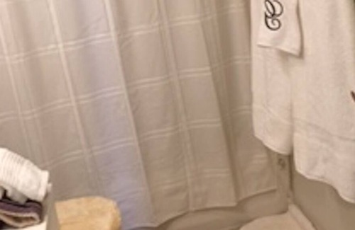 Fairfield Apartment | Charming and comfy bedroom