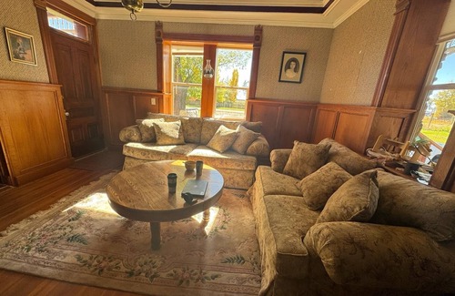 Randolph House | Charming and Cozy – Emma’s Perfect Getaway- Spacious 5 Bedroom~