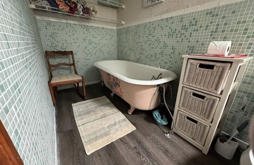 Randolph House | Charming and Cozy – Emma’s Perfect Getaway- Spacious 5 Bedroom~