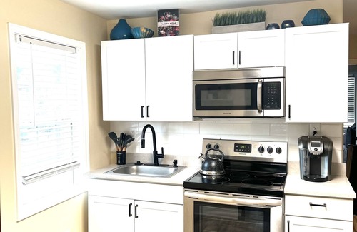 Memphis House | Charming and Cozy Home in Midtown mins away from restaurants and attractions
