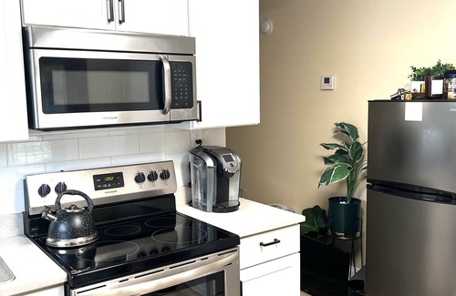 Memphis House | Charming and Cozy Home in Midtown mins away from restaurants and attractions