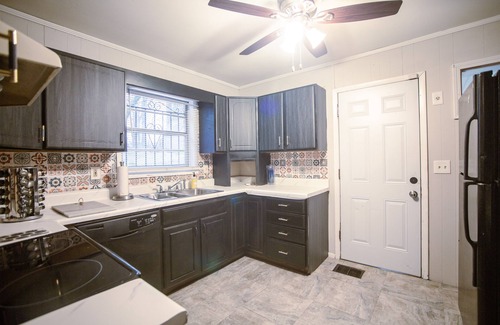 Fort McPherson House | Charming and Cozy Retreat Nestled in the Heart of Atlanta