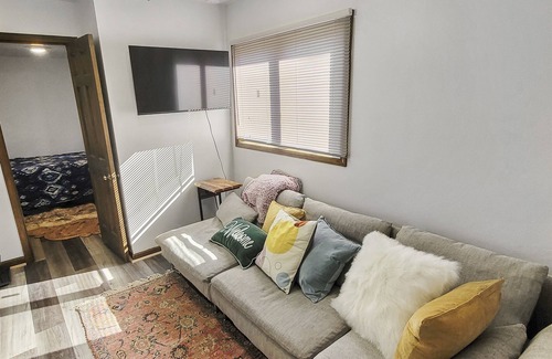 Center Avenue Historic District Apartment | Charming and Cozy Retreat
