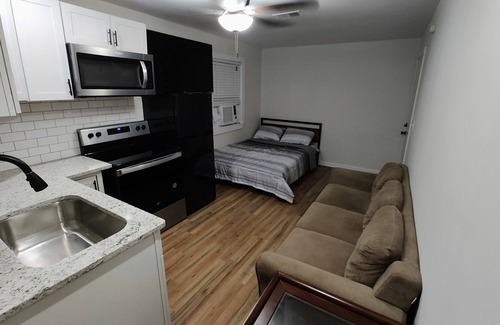 Savannah Apartment | Charming and Cozy Studio Apartment in the Heart of Savannah Perfect for Couples!