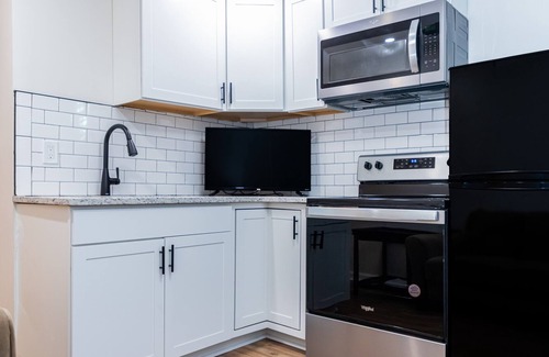 Savannah Apartment | Charming and Cozy Studio Apartment in the Heart of Savannah Perfect for Couples!